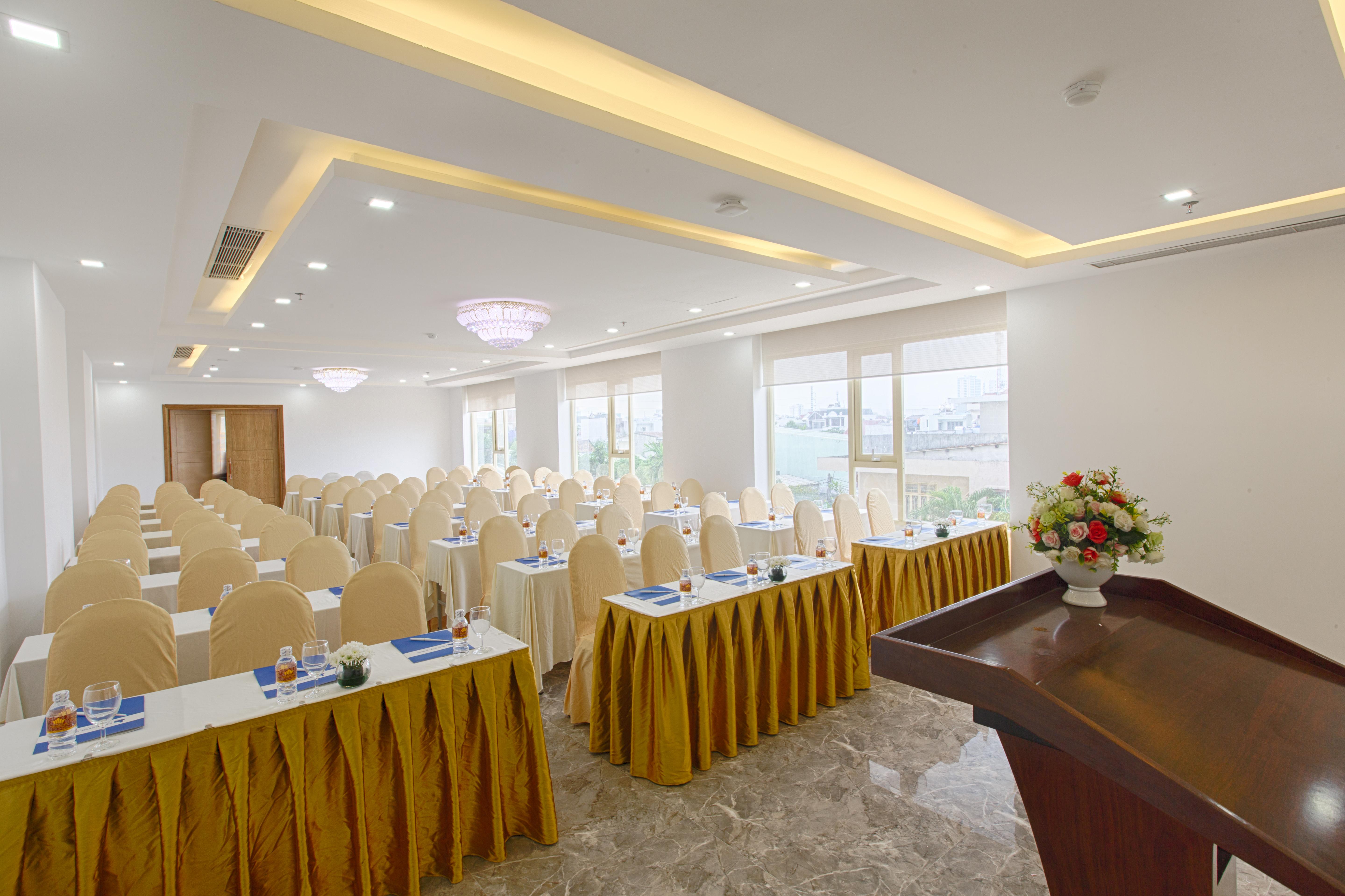 Fivitel King Hotel Da Nang Exterior photo